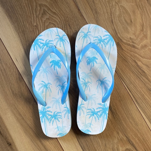 Palm Tree Flip Flops - Picture 1 of 2